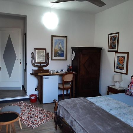 Retro' Beb Bed & Breakfast La Spezia Oda fotoğraf